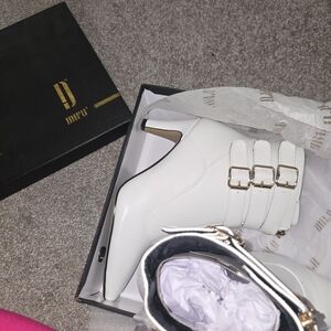 IDIFU White Ankle Boots with Buckle Straps